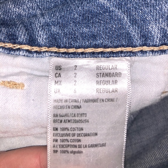 AMERICAN EAGLE MEDIUM WASH RIPPED TOMGIRL JEANS - Picture 5 of 7